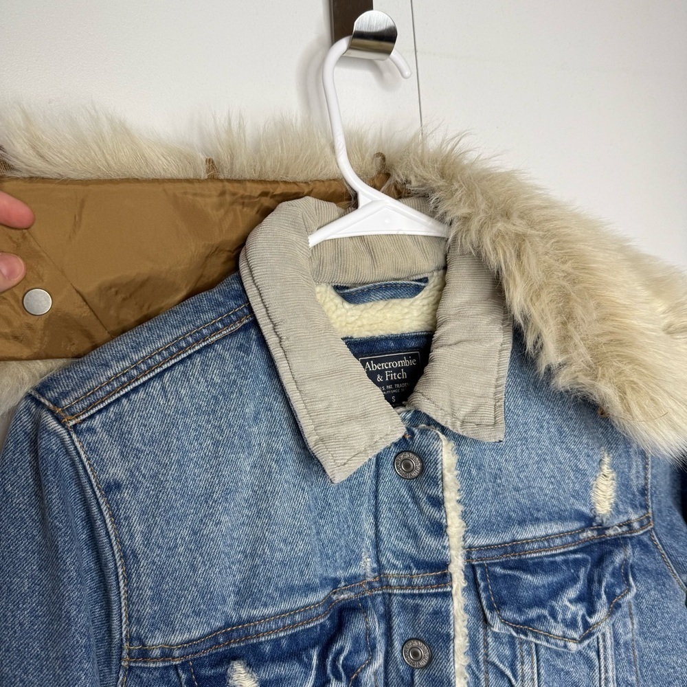 Abercrombie & Fitch Blue Jean Barn Jacket with Fur Collar - Small - Picture 4 of 8